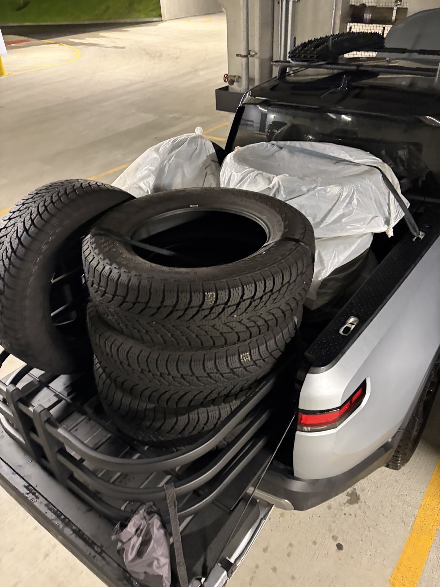 Rivian R1T bed extender